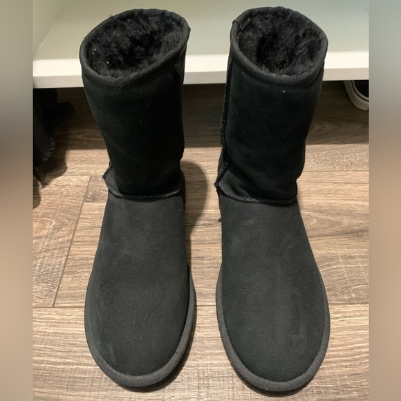 Ugg Classic ll Genuine Shearling Lined Short Boot - Picture 7 of 8